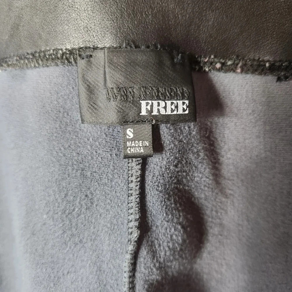 Wilfred Free Aritzia Daria Faux/Vegan Leather High Waisted Leggings-Size S